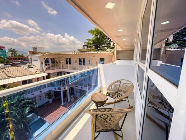 Superior Double Room, Balcony | Desk, blackout drapes, bed sheets - Hotel Bello Caribe Rodadero (Santa Marta)