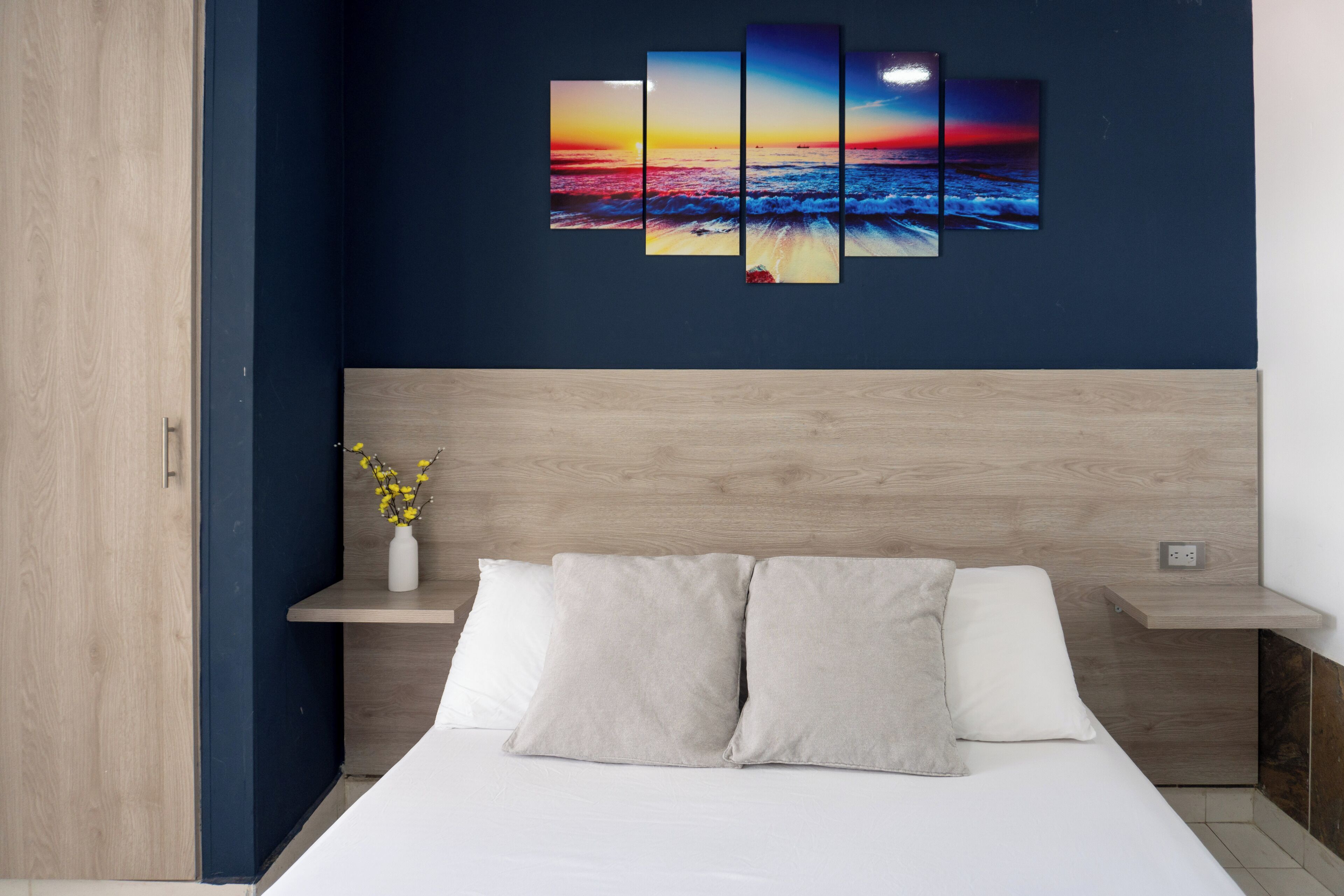 standard double room | desk, blackout curtains, bed sheets