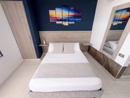 Standard Double Room | Desk, blackout drapes, bed sheets