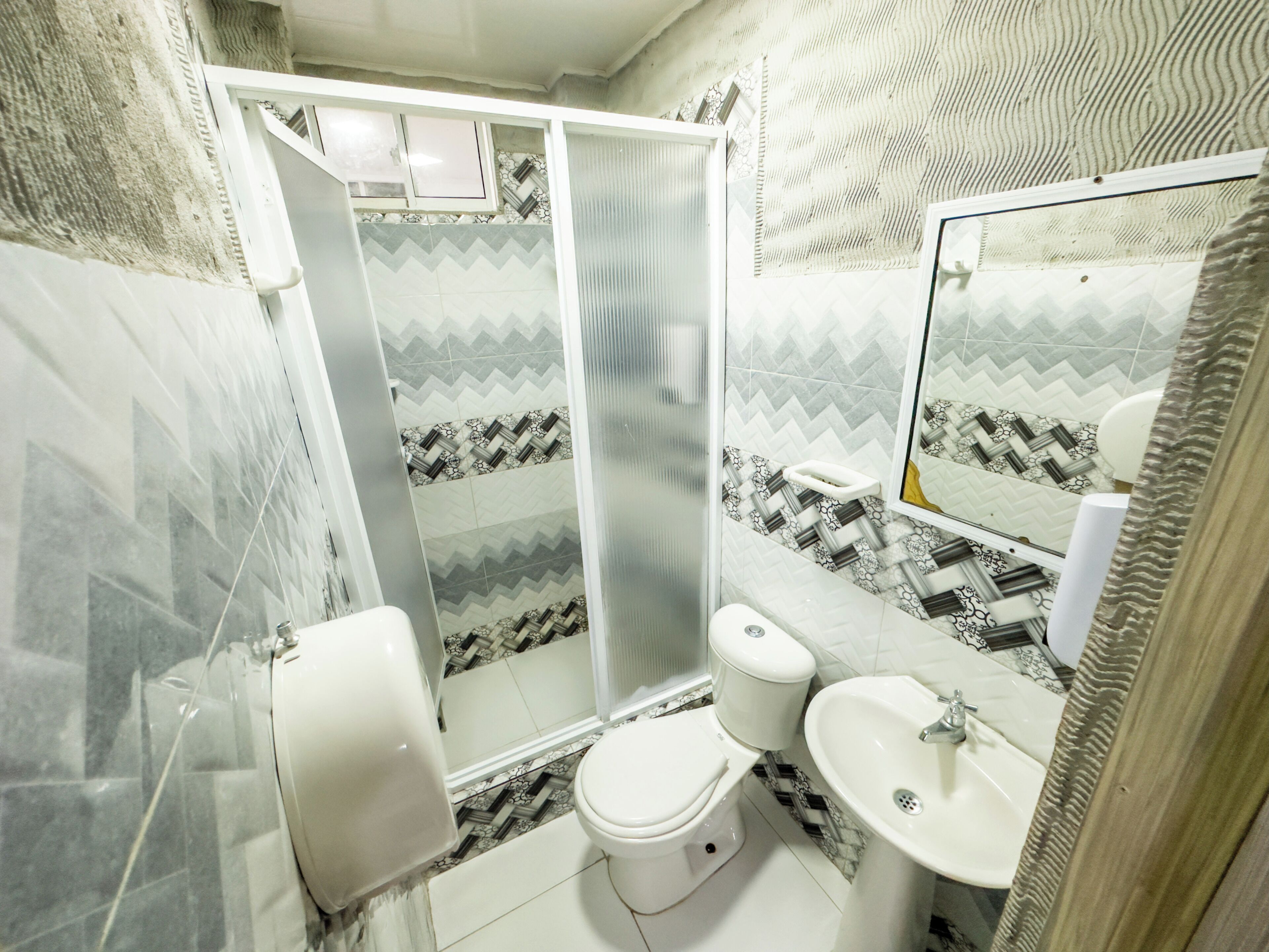 shower, free toiletries, towels