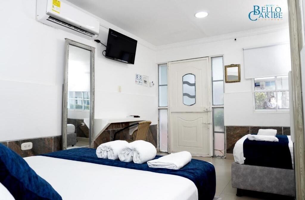 standard triple room | desk, blackout curtains, bed sheets