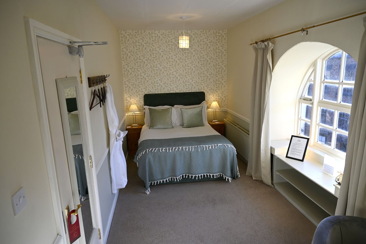 Basic Double Room, 1 Double Bed (with detached private bathroom) | Individually decorated, individually furnished, iron/ironing board