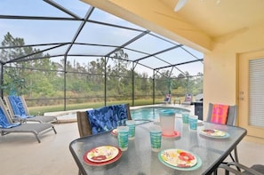 House, Multiple Beds (Six-Bedroom House) | In-room dining - Calabria (Kissimmee)