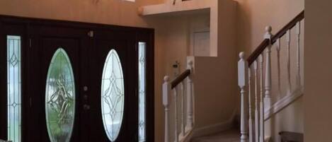 House, 3 Bedrooms | Interior entrance