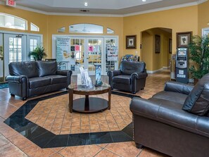 Apartment, 4 Bedrooms | Lobby sitting area