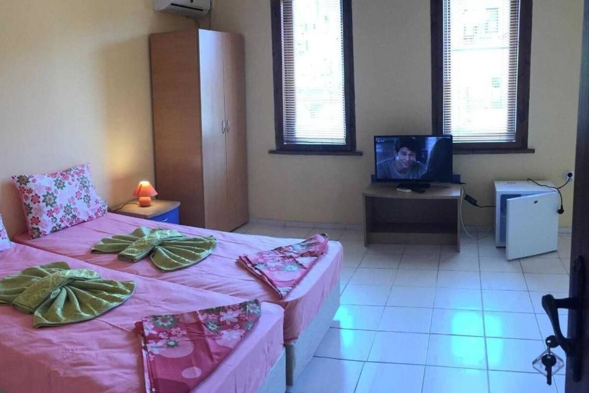 Habitación económica doble | Cunas o camas infantiles (de pago) y wifi gratis