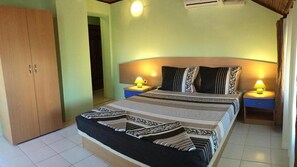 Habitación doble, balcón | Cunas o camas infantiles (de pago) y wifi gratis