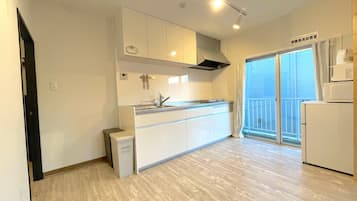 Basic Suite | Blackout curtains, free WiFi, bed sheets