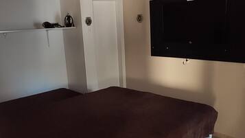 Rumah, Beberapa Tempat Tidur, Bebas Asap Rokok | 3 kamar tidur, tirai kedap cahaya, dan Wi-Fi gratis