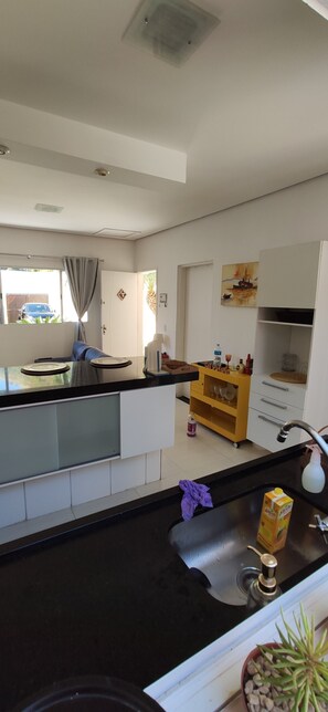 Private kitchen - Casa com piscina em Caraguatatuba (Caraguatatuba)