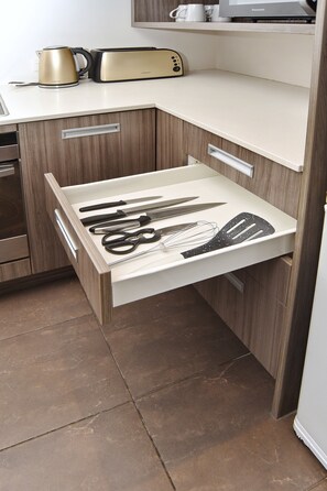 Apartment, 3 Bedrooms, Non Smoking | Private kitchen | Full-sized fridge, microwave, oven, stovetop - Armagh Apartment 3 - Central Christchurch (Christchurch)