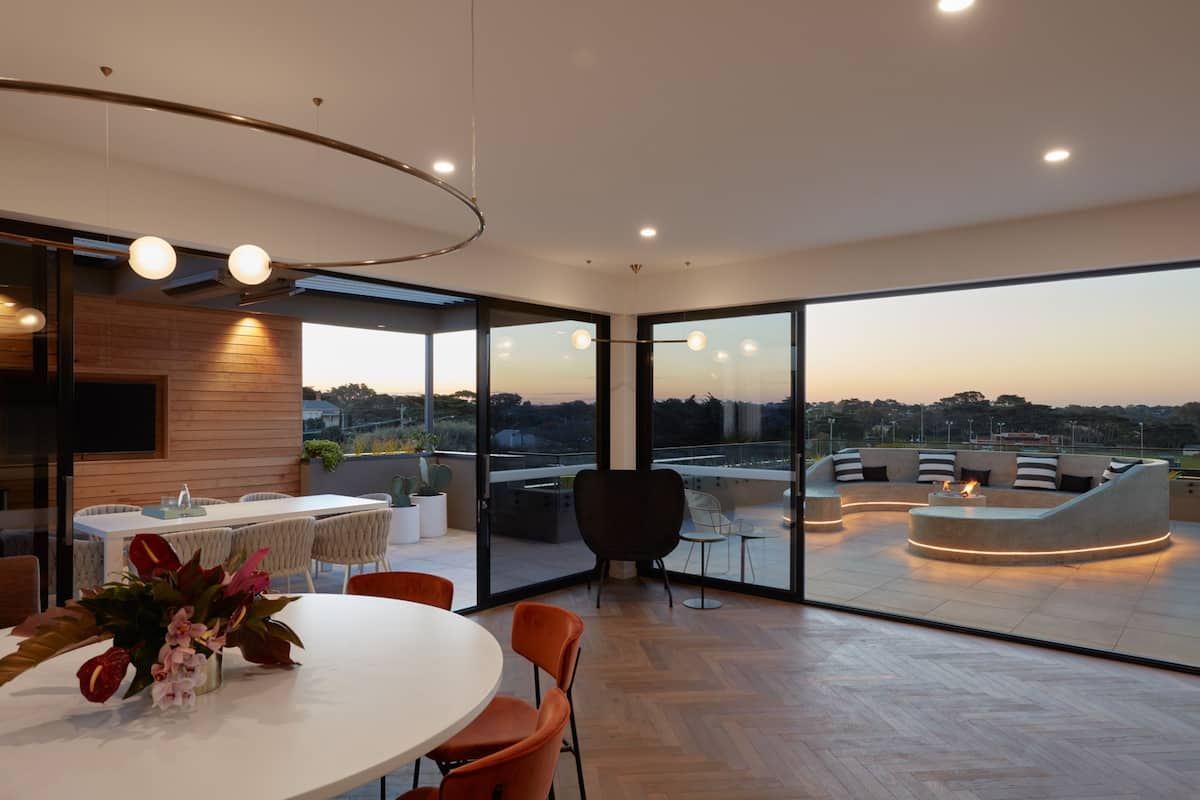 Grand-Penthouse, 3 Schlafzimmer, Stadtblick, Executive-Etage | Essbereich im Zimmer