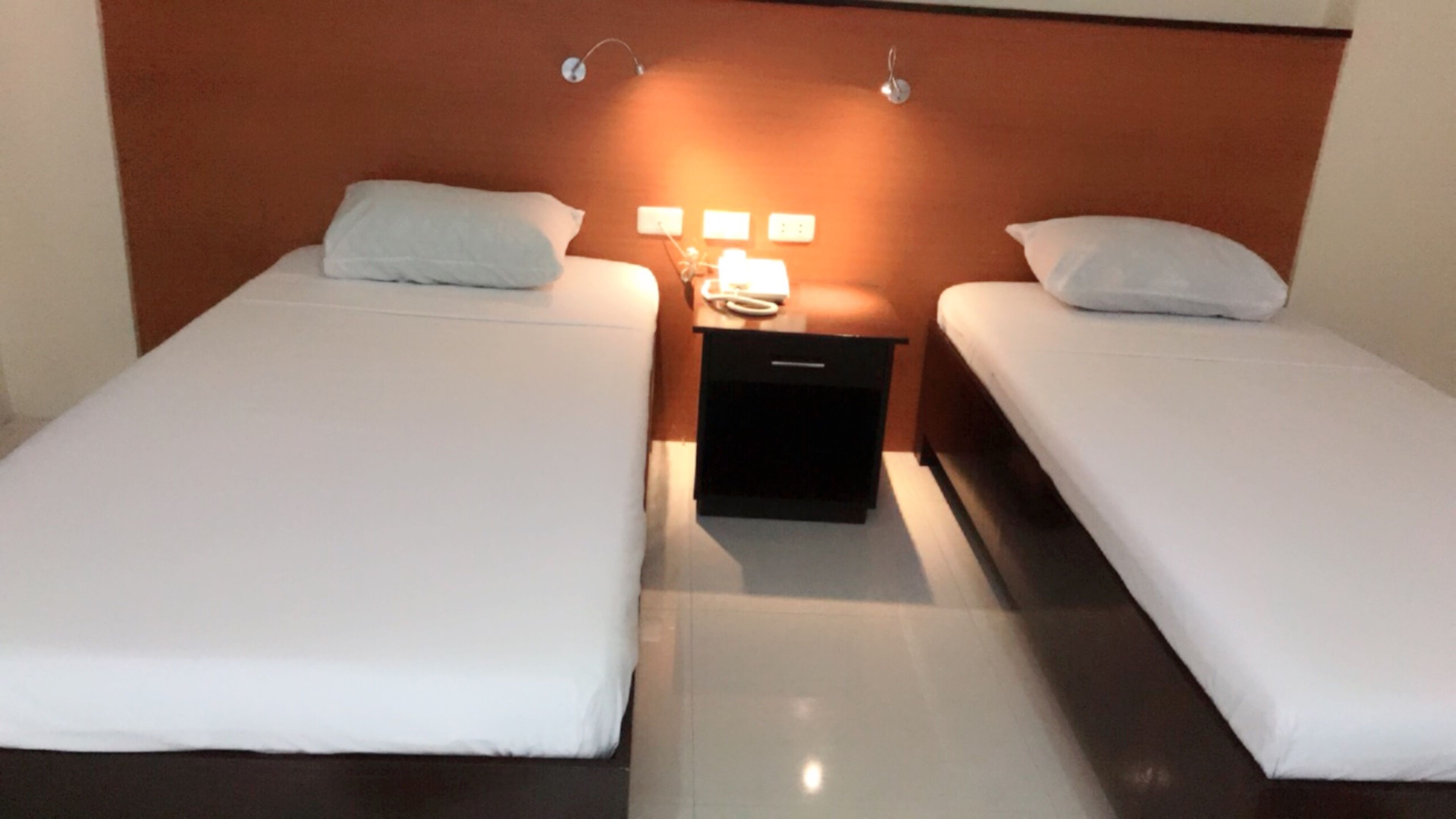 deluxe twin room, 2 single beds | 1 bedroom, desk, laptop workspace, free wifi