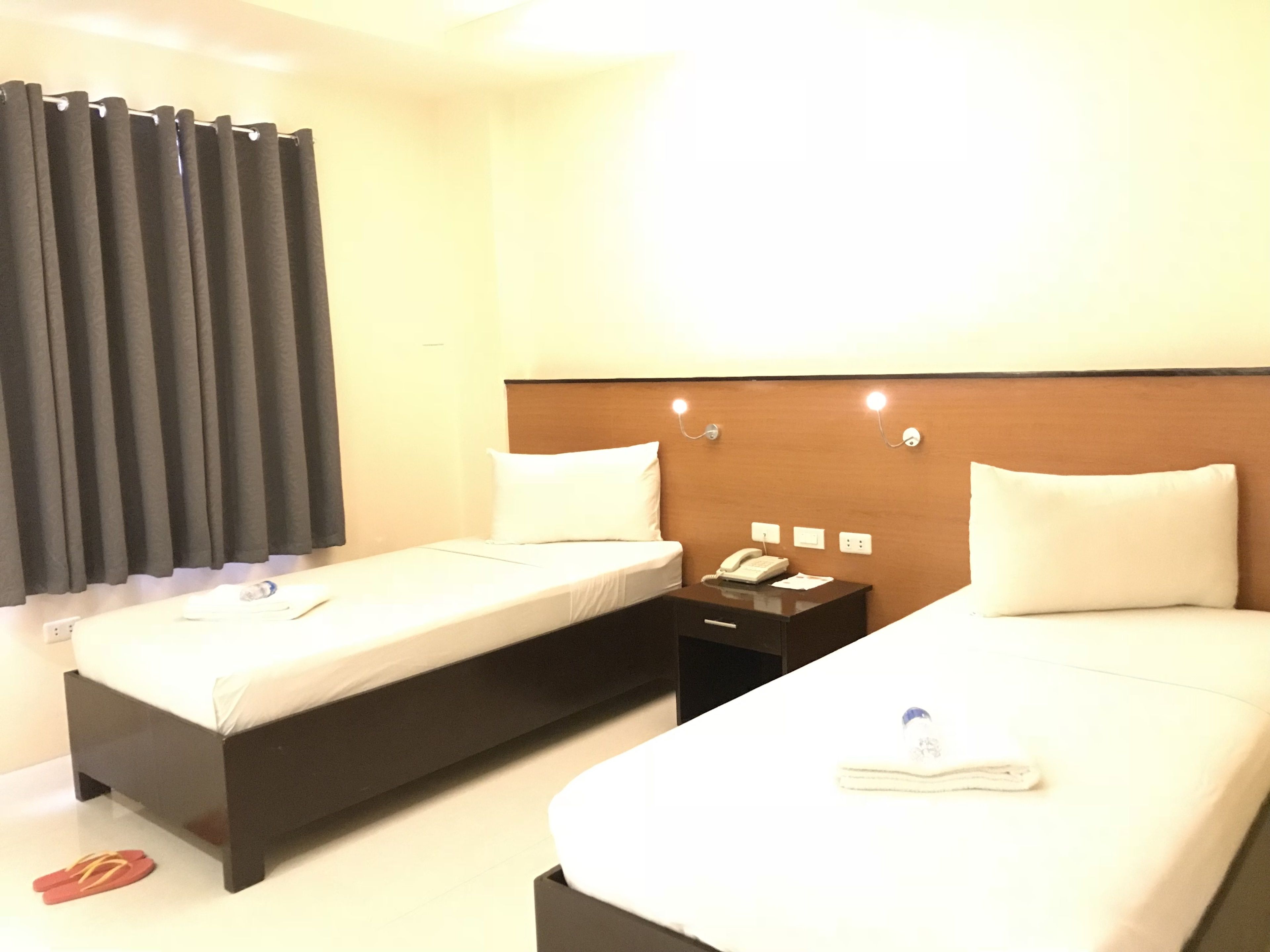 deluxe twin room, 2 single beds | 1 bedroom, desk, laptop workspace, free wifi