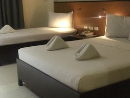 Habitación familiar | Escritorio, espacio para trabajar con un portátil, wifi gratis