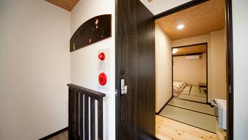 Apartment (1st Floor) Non smoking | Blackout drapes, free WiFi, bed sheets