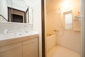 Apartment (1st Floor) Non smoking | Bathroom sink - Kevin's Place (Kyoto)