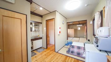1 habitación, cortinas blackout, wifi gratis y ropa de cama