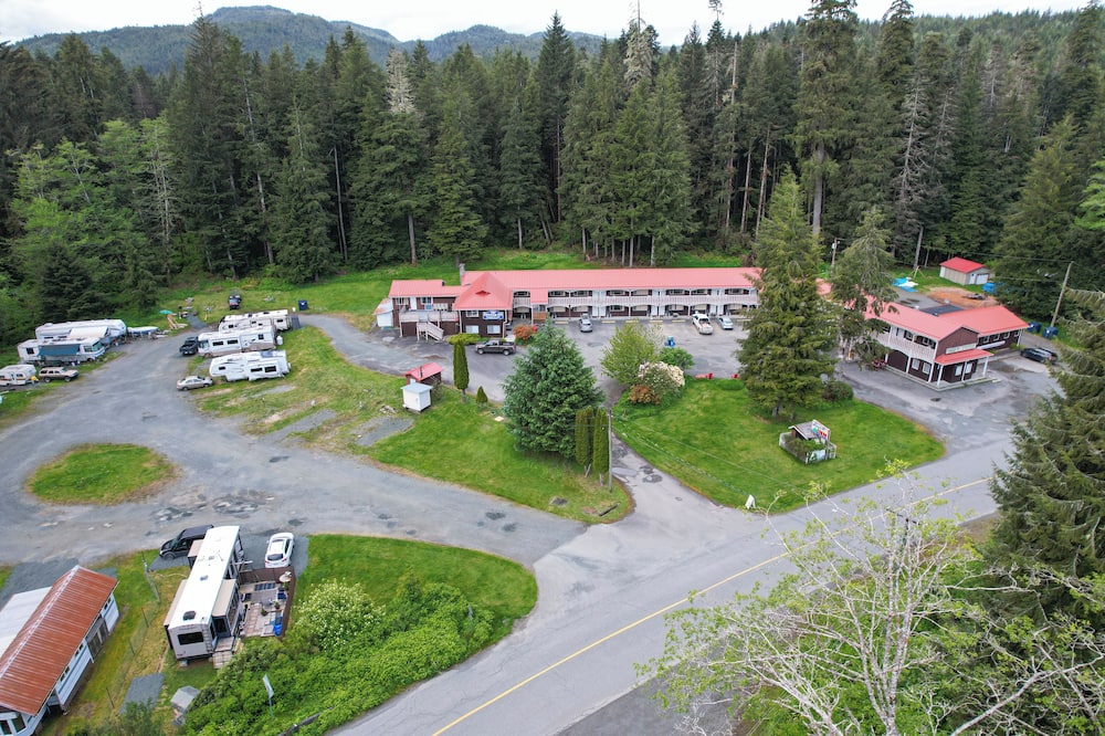 Pioneer Inn by the River