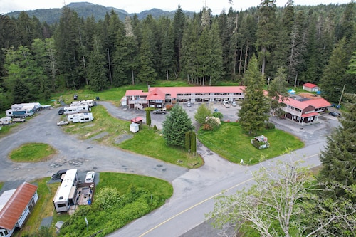 Pioneer Inn by the River