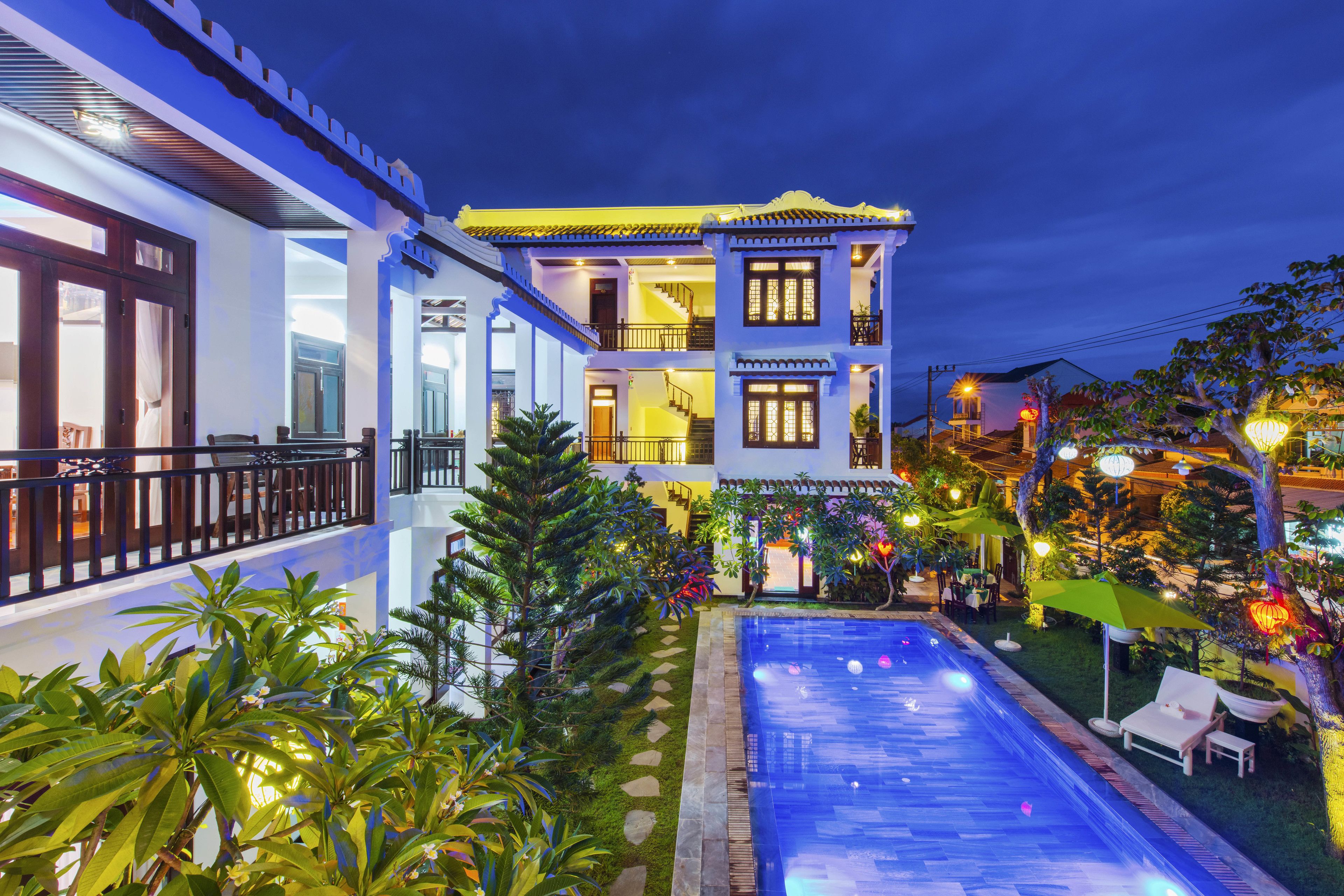 outdoor pool, pool umbrellas, pool loungers