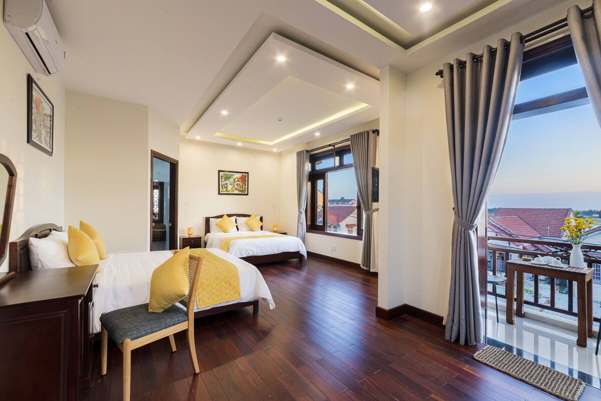 Quarto família, vista para a piscina | Roupas de cama premium, frigobar, cofres nos quartos, escrivaninha