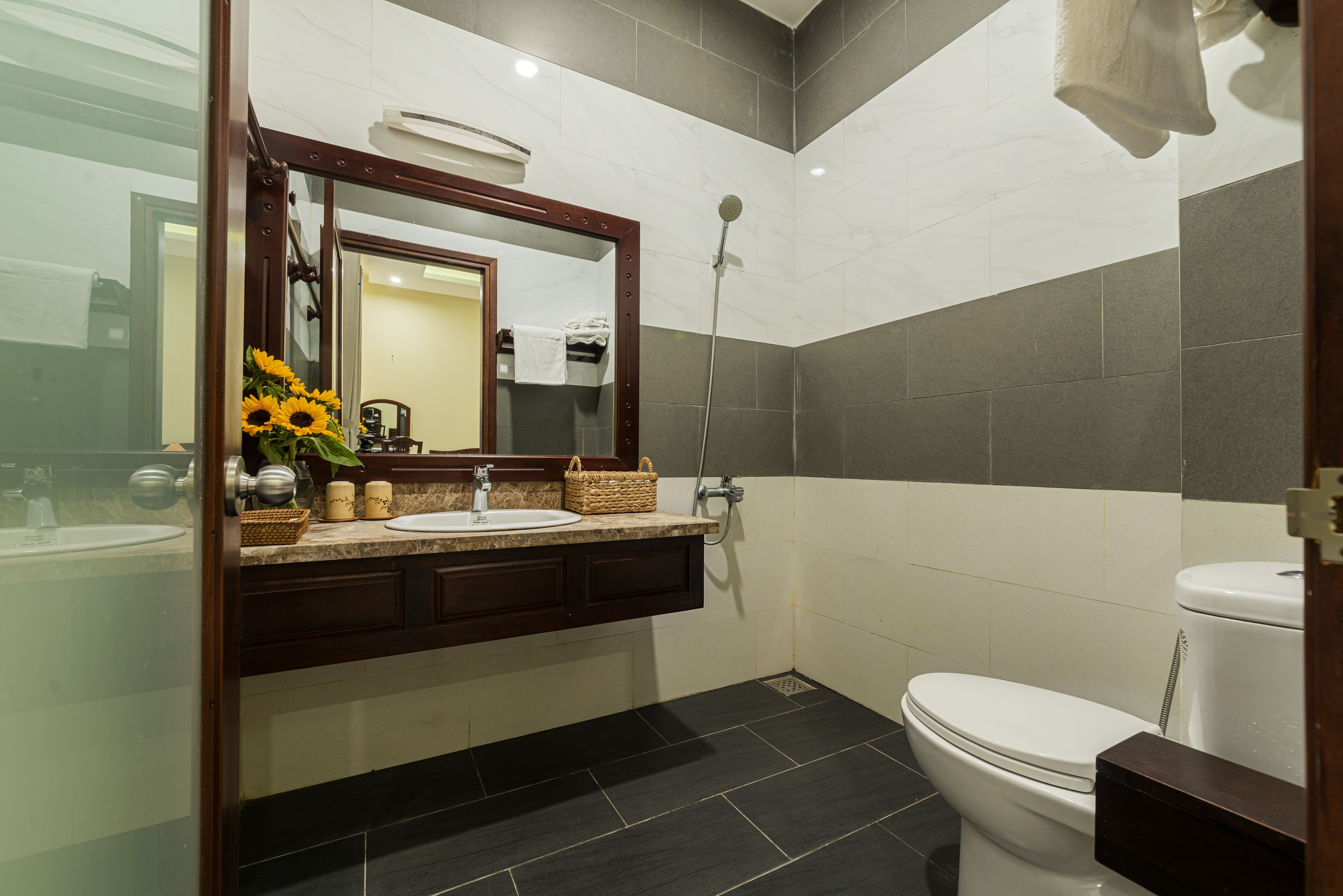 economy room | bathroom | free toiletries, hair dryer, slippers, towels