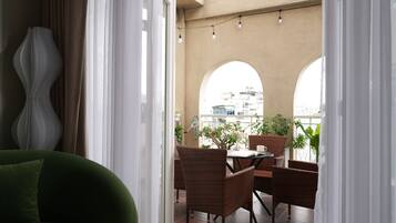 Chambre Affaires, 1 chambre, vue ville, dans la tour | Terrasse/Patio