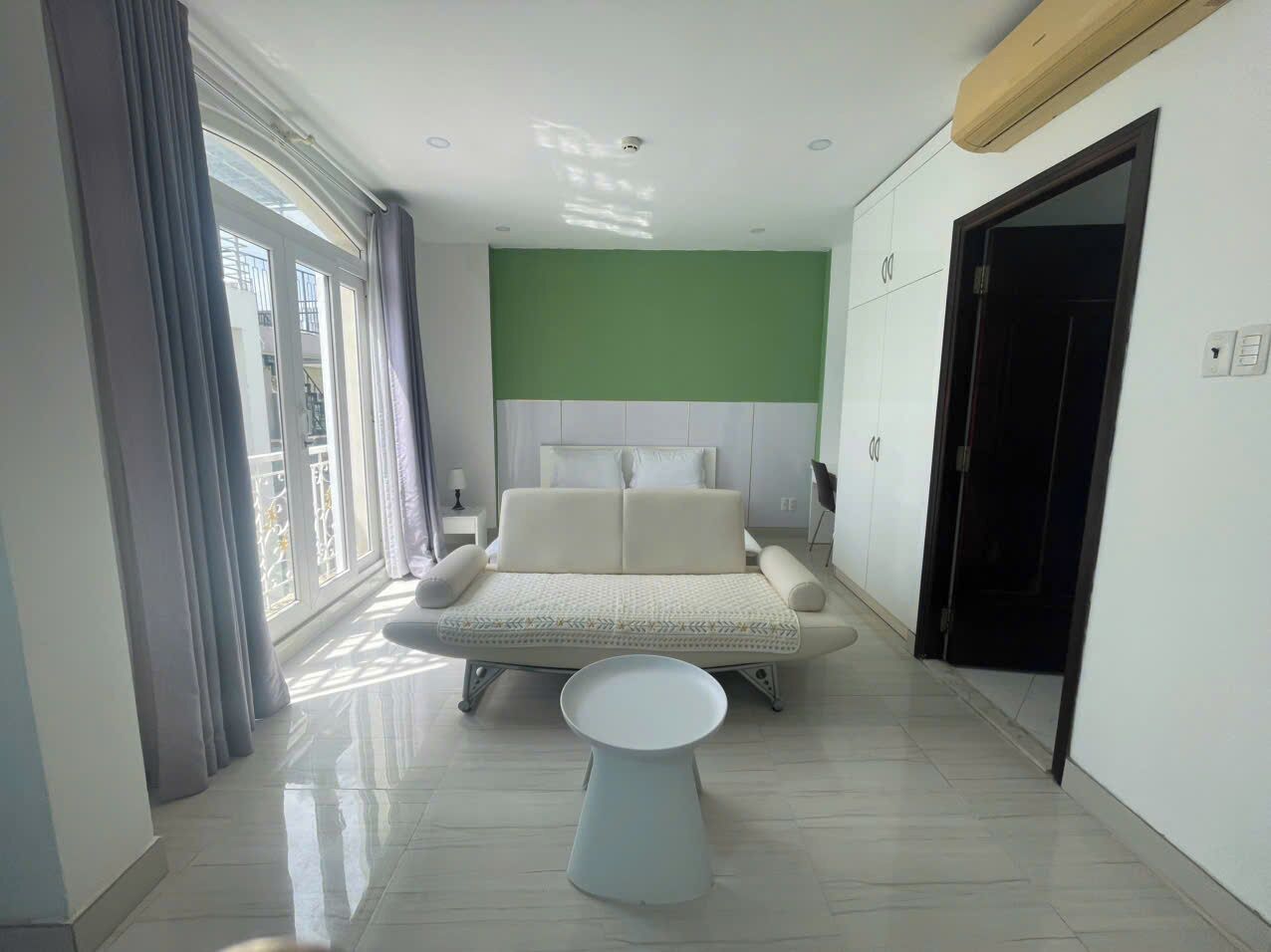 Chambre Deluxe, 1 grand lit | Literie de qualité supérieure, ameublement personnalisé, bureau