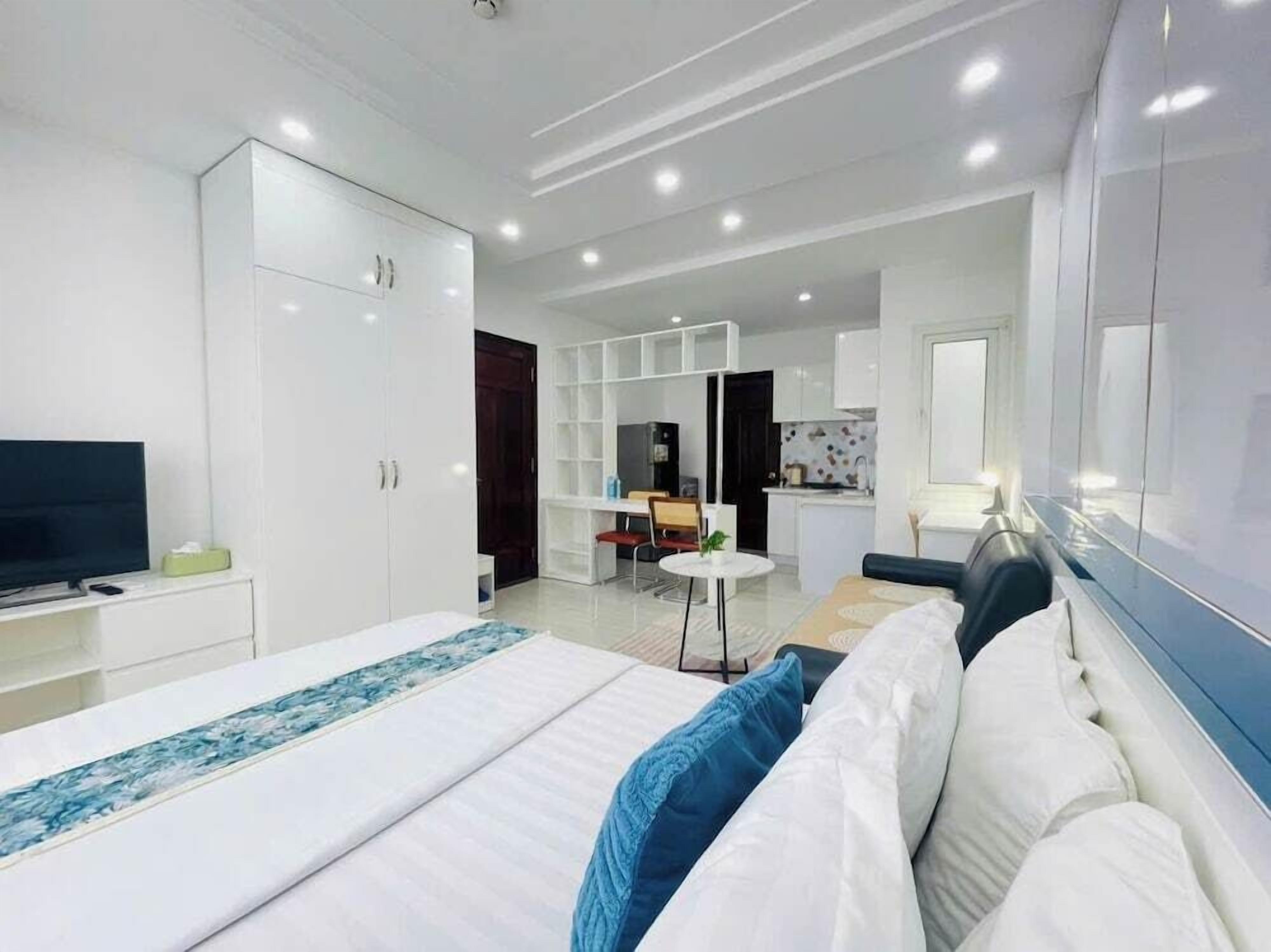 เครื่องนอนระดับพรีเมียม, ตกแต่งพิเศษโดยเฉพาะ, โต๊ะทำงาน
