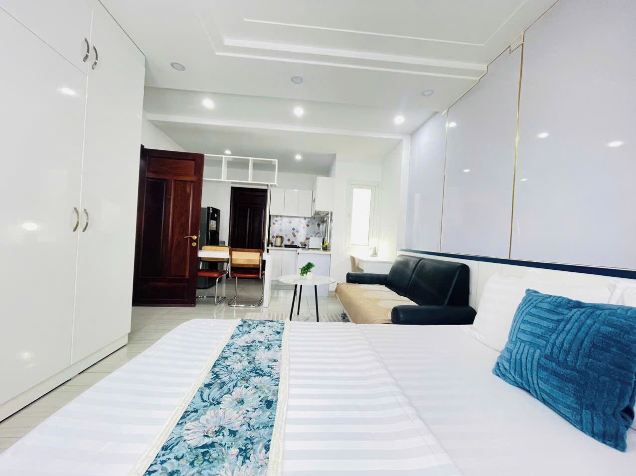 Studio Deluxe, 1 grand lit, non-fumeurs | Literie de qualité supérieure, ameublement personnalisé, bureau