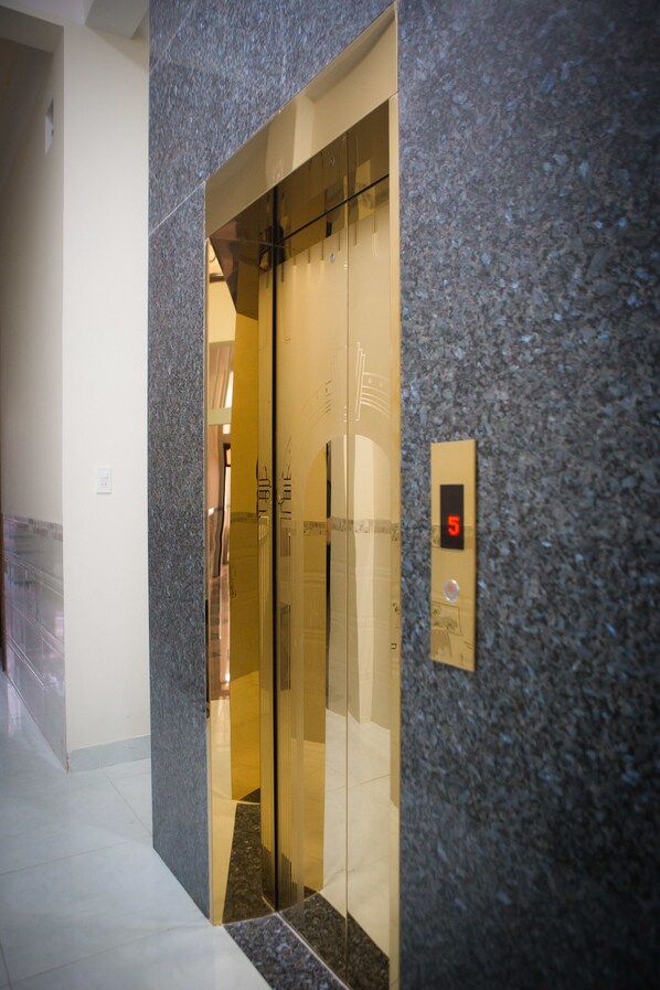 Staircase - Trieu Hoang Hotel (Quy Nhon)