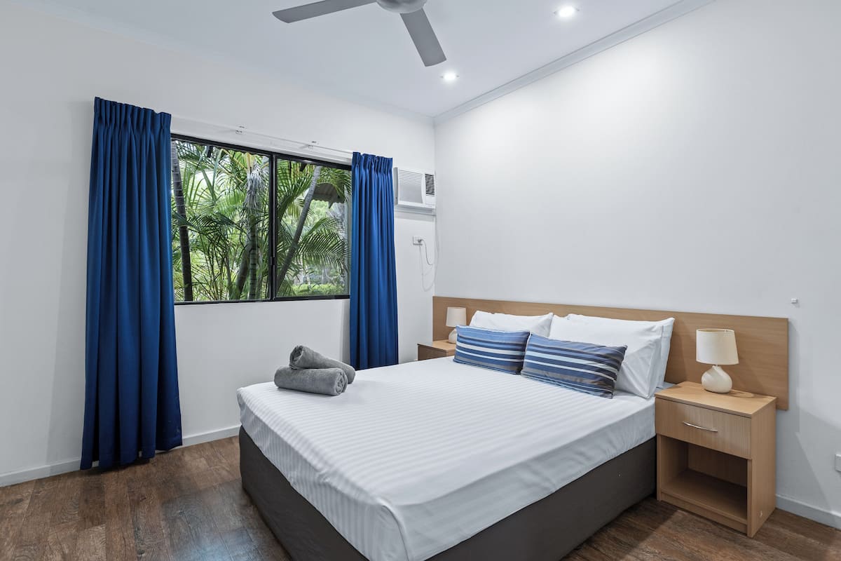 セーフティボックス (室内)、アイロン / アイロン台、WiFi (無料)、ベッドシーツ