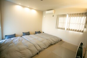 Casa família | Individualmente decorados, escrivaninha, ferros/tábuas de passar roupa