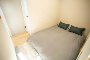 Family House | Desk, iron/ironing board, free WiFi, bed sheets