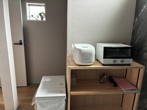 Familienhaus | Eigene Küche | Großer Kühlschrank, Mikrowelle, Herdplatte, Wasserkocher