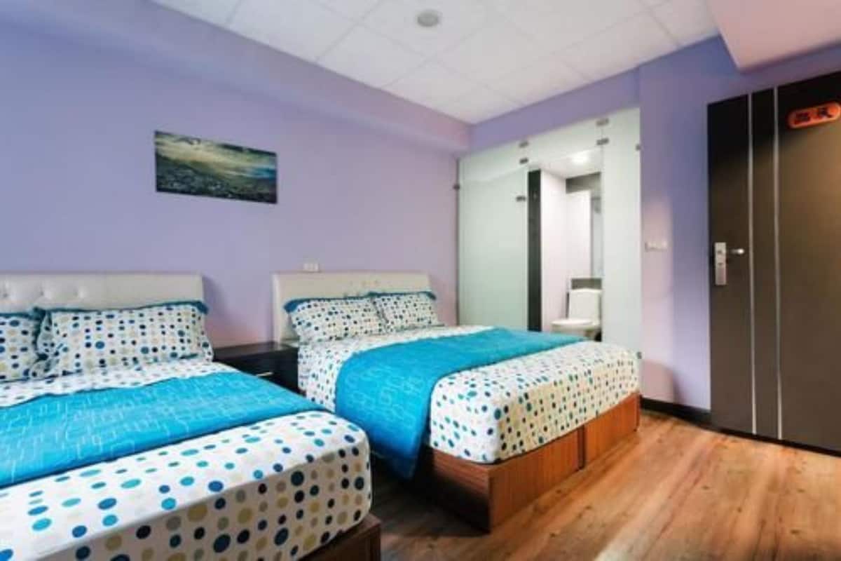 Kamar Quadruple Standar, 2 Tempat Tidur Double | Meja kerja, tirai kedap cahaya, kedap suara, dan Wi-Fi gratis