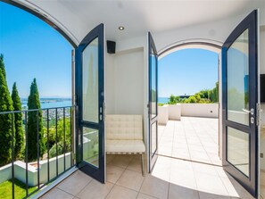 Luxury Villa, Multiple Beds, Ocean View | Balcony - Sensation on Revelation (Christchurch)