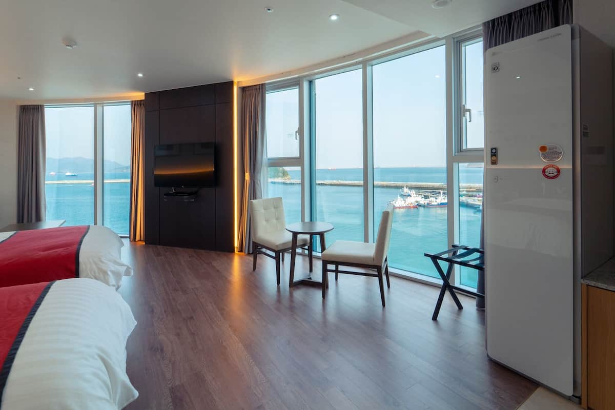 deluxe corner room, ocean view | view from room