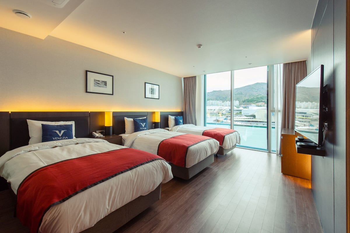 Tripla Superior, vista oceano | 1 camera, con stile personalizzato, con arredamento individuale