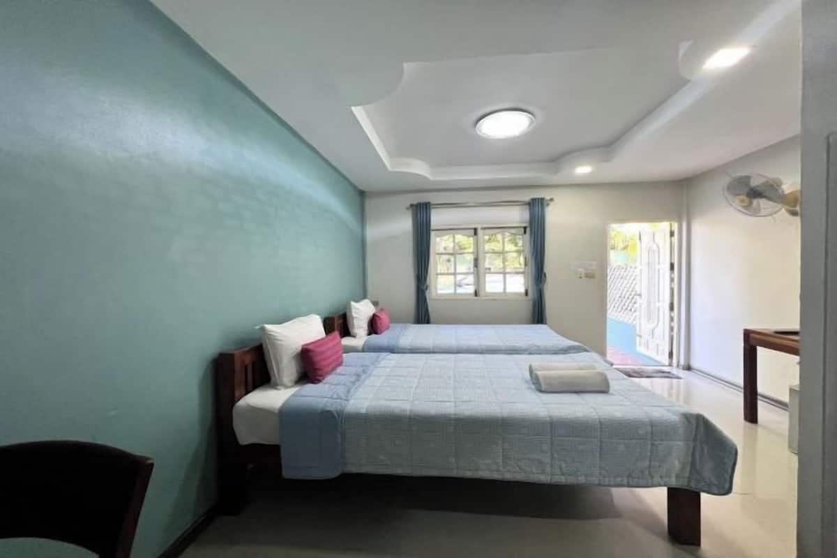 Free WiFi, bed sheets