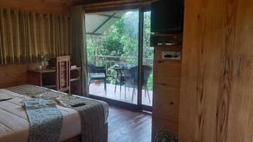 5 habitaciones, caja de seguridad en la habitación y escritorio