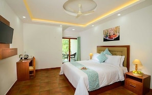 Plantation Room with Balcony | 5 bedrooms, in-room safe, desk, blackout curtains - Spice Villa Thekkady (Peermade)