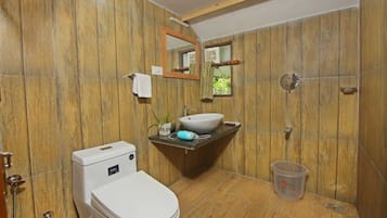 Exclusive Tree House, Garden View | Bathroom | Shower, slippers, towels