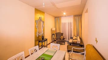3-Bedroom Apartment | Restauration dans la chambre