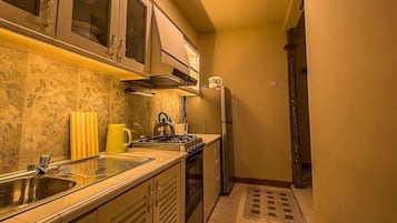3-Bedroom Apartment | Private kitchen | Full-sized fridge, microwave, stovetop, cookware/dishes/utensils