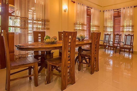 3-Bedroom Apartment | ๊ฐ์ค ๋ด ์์ฌ ๊ณต๊ฐ