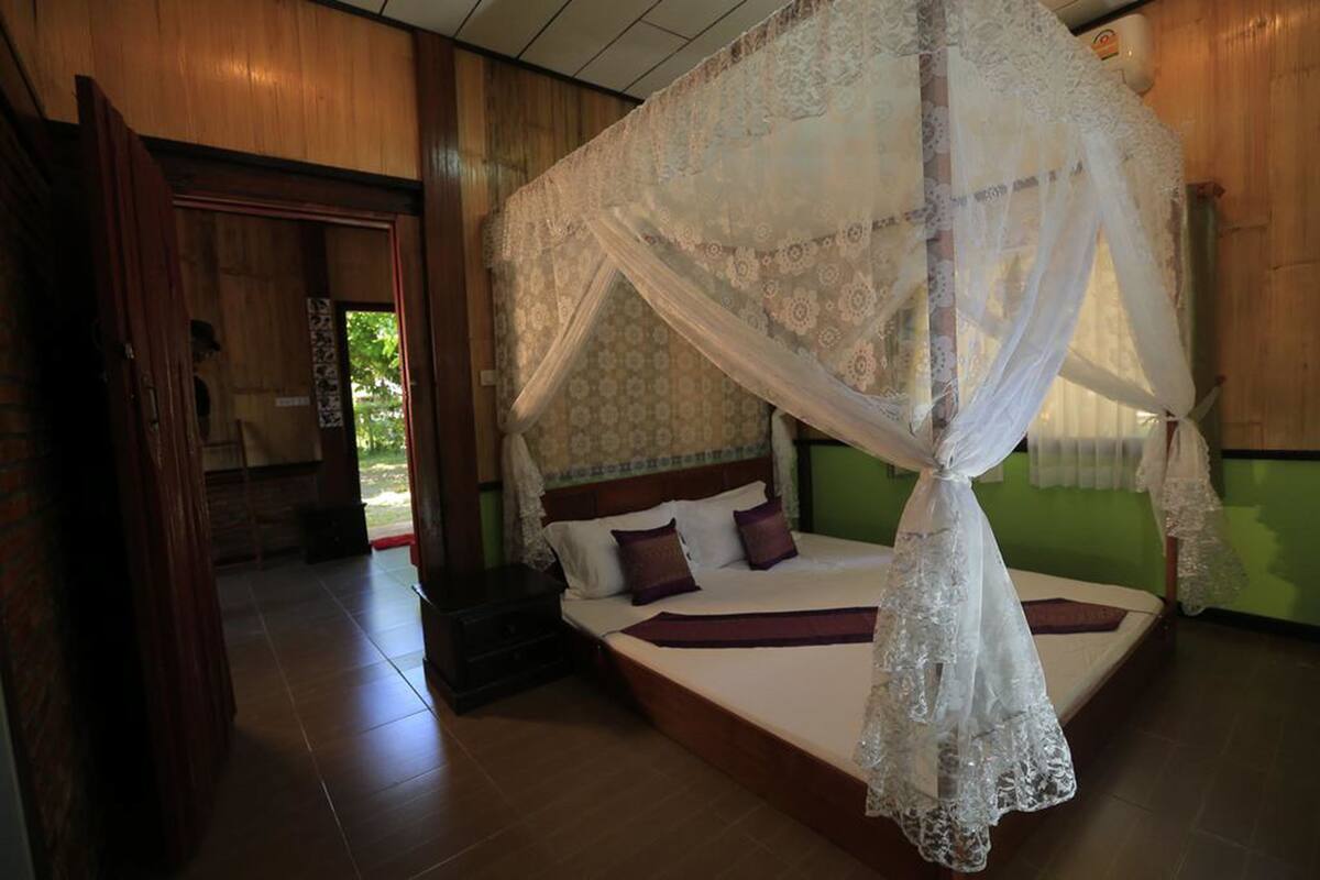 Rollaway beds, free WiFi