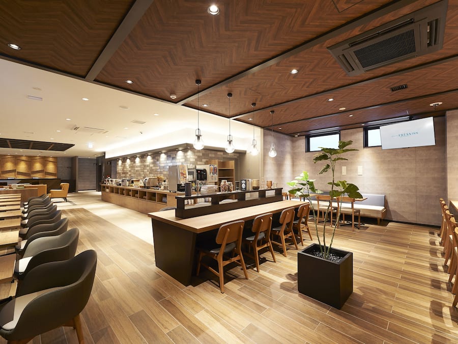 Daily buffet breakfast (JPY 1600 per person)