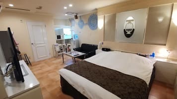 Soundproofing, free WiFi, bed sheets